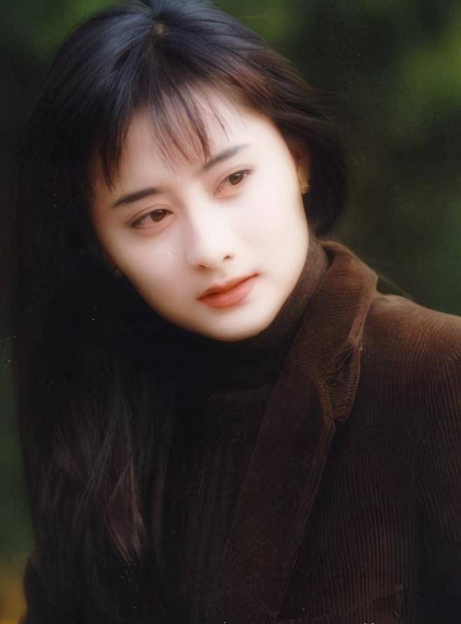 46岁陈德容近照似少女,琼瑶为她等三年,因年龄差拒绝周星驰_原因_因为