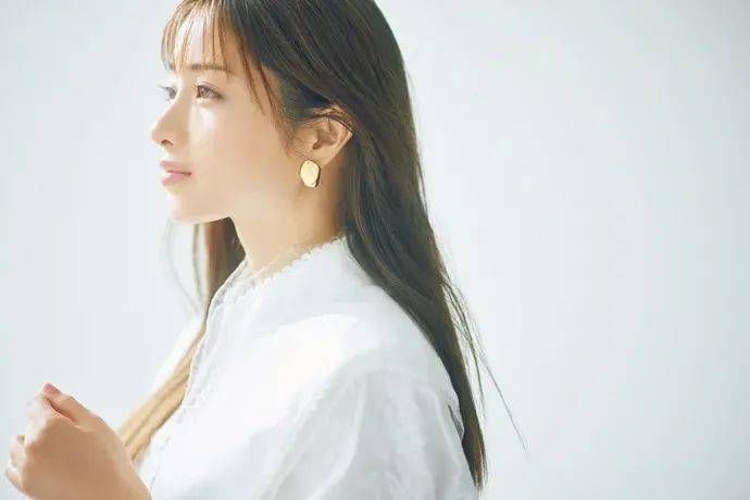 原创国外女星石原里美百变造型很靓丽雪肤娇嫩太时尚甜美