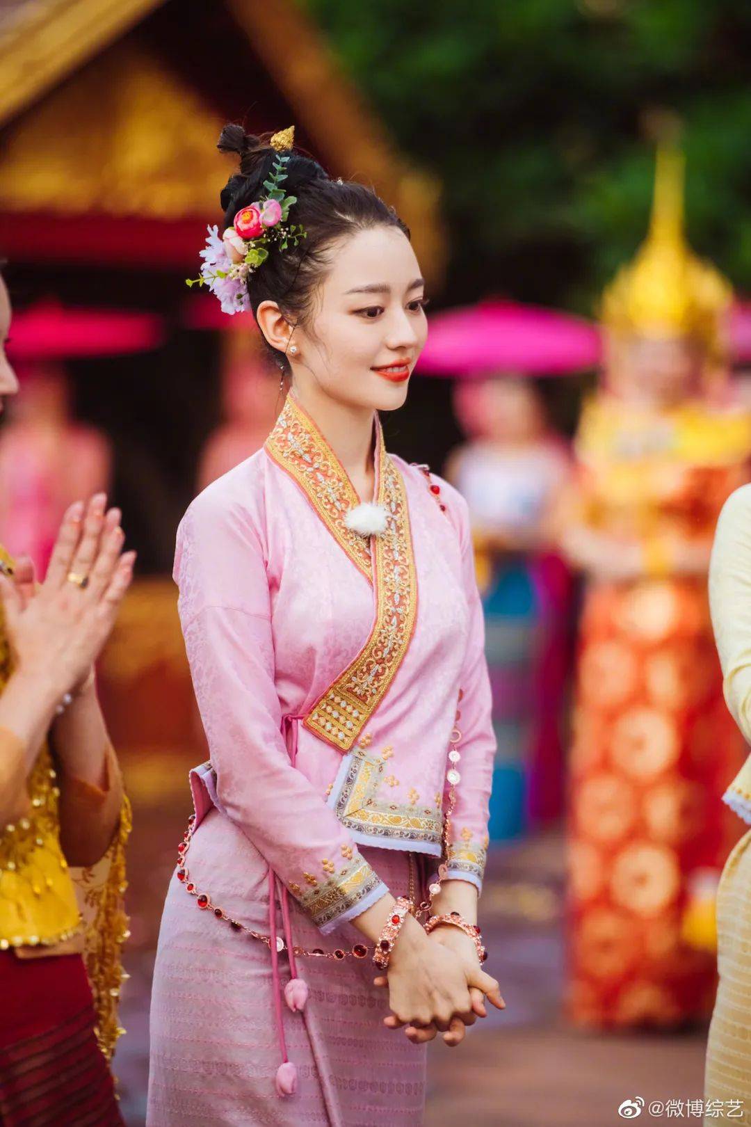 原创湖南卫视妻子的浪漫旅行西双版纳站看明星们穿上传统傣族服饰