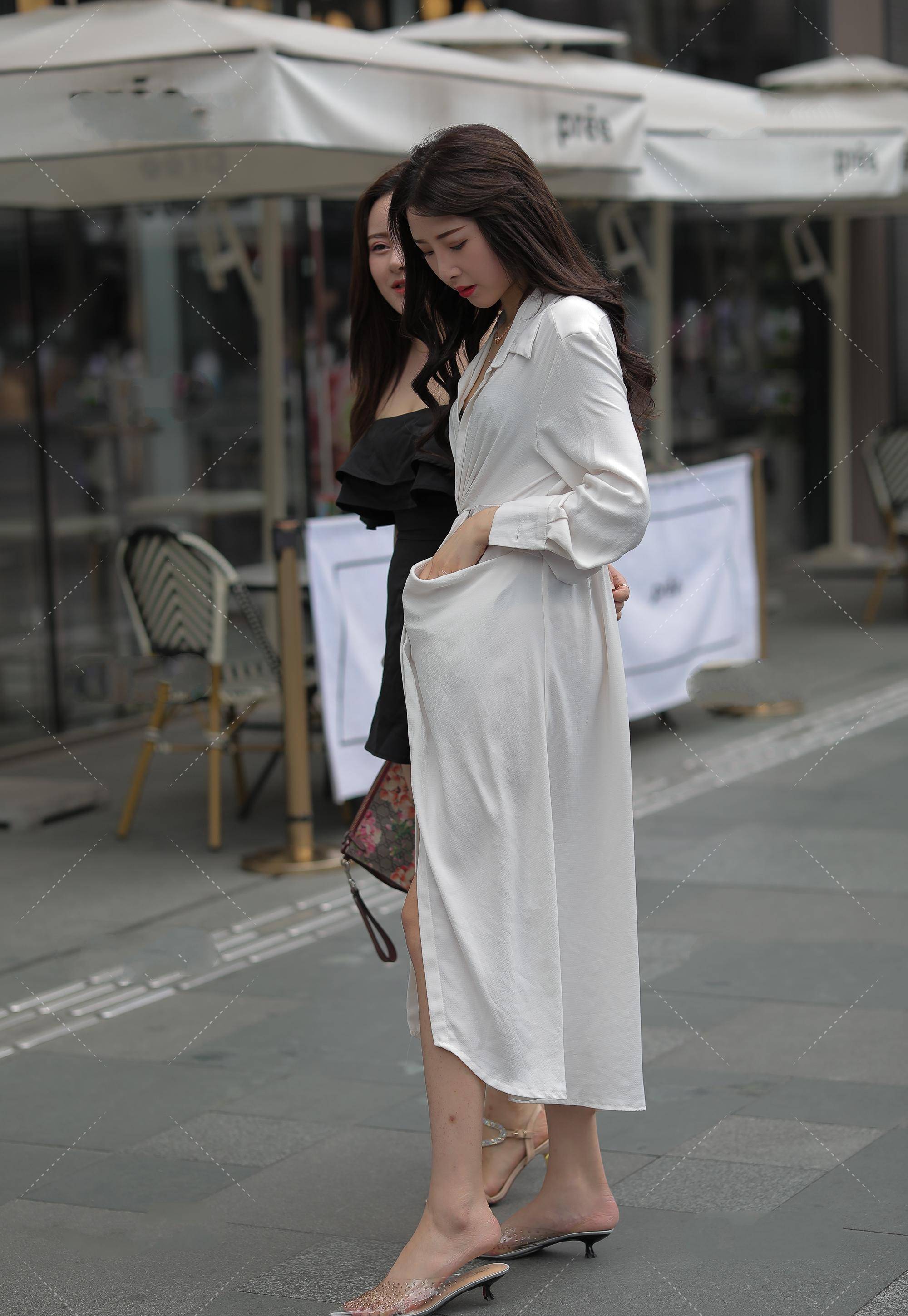 原创两款不同的裙子姐姐们穿出最时尚的一面带有时尚知性美