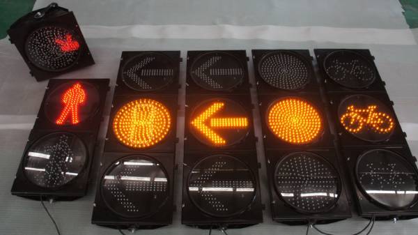 道路交通信号灯生产厂家,路斯达为您守护道路安全_质量_时分_产品