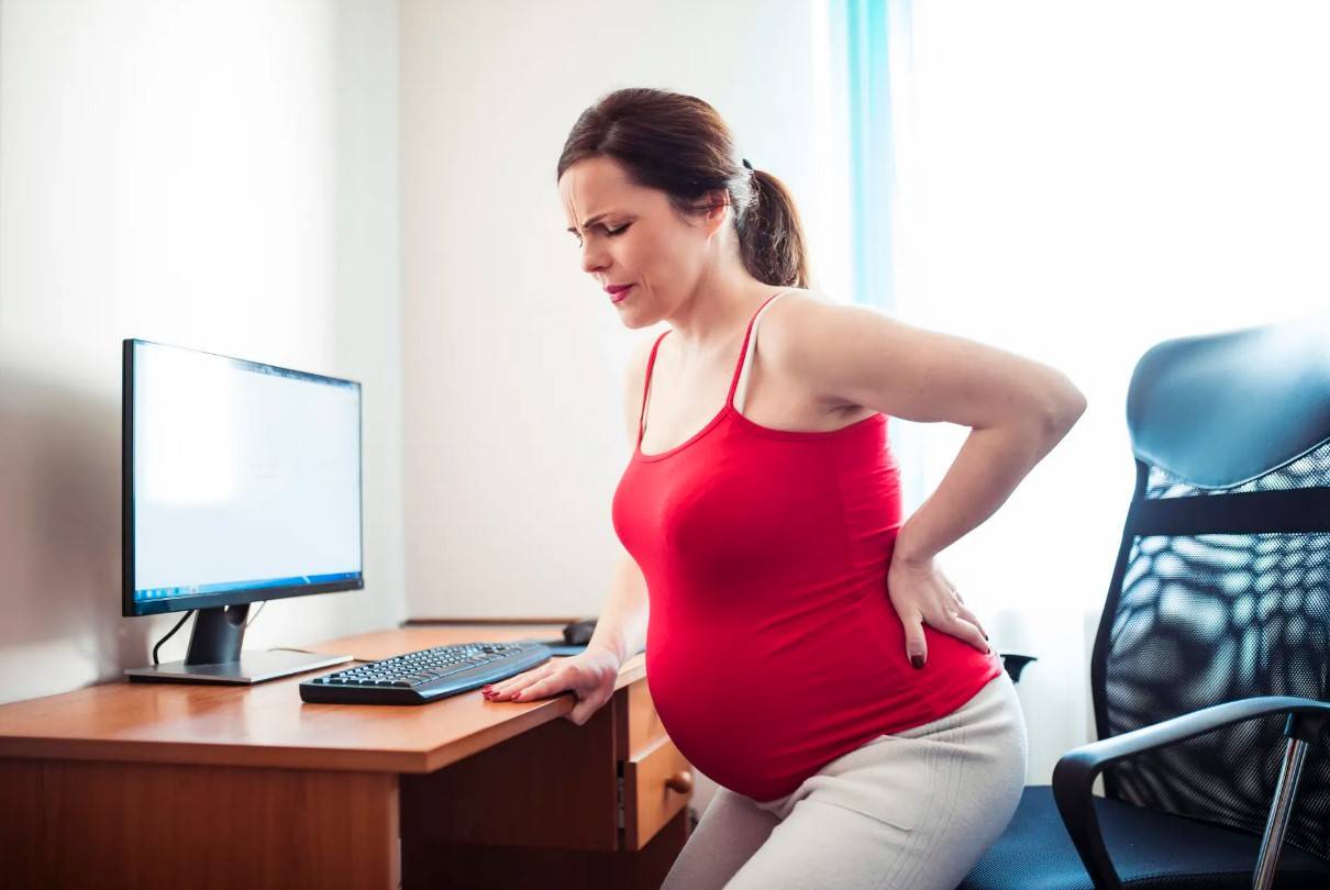 孕晚期肚子下坠感是要生了吗？学会区分这些信号,轻松应对临产
