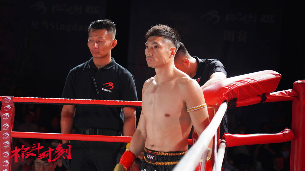 "中国队长"付高峰逆转ko对手,安迪喊话二番战_比赛_时刻_格斗
