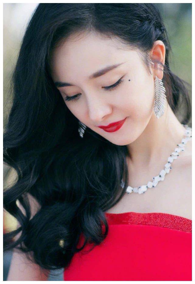 原创杨幂美出新境界全靠化妆师在想不到的位置点了颗痣女生都想学