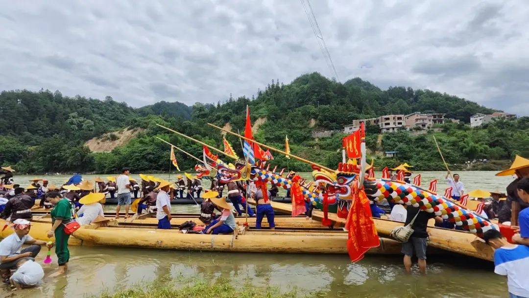 2022中國臺江施洞苗族獨木龍舟節正式拉開帷幕