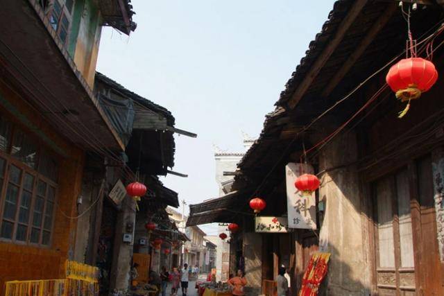 距桂林23公里，藏着一古镇，临江依山而建，青砖灰瓦古建尽显古韵