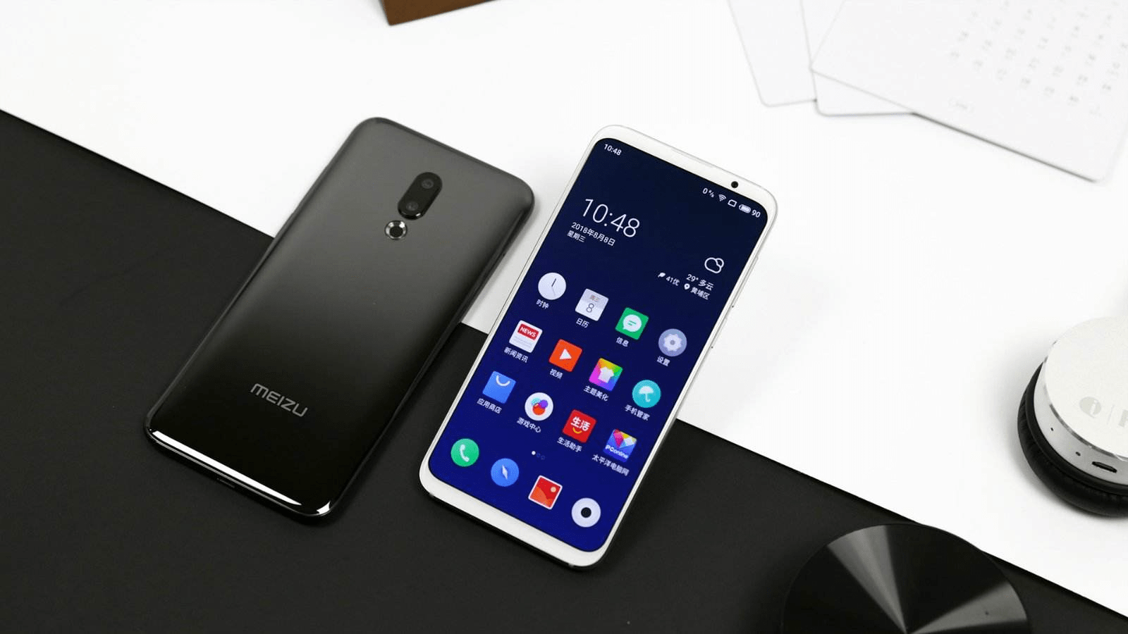 还有魅族mx3,它是国内首款智能八核大屏手机,掀起了"大屏,八核"的智能