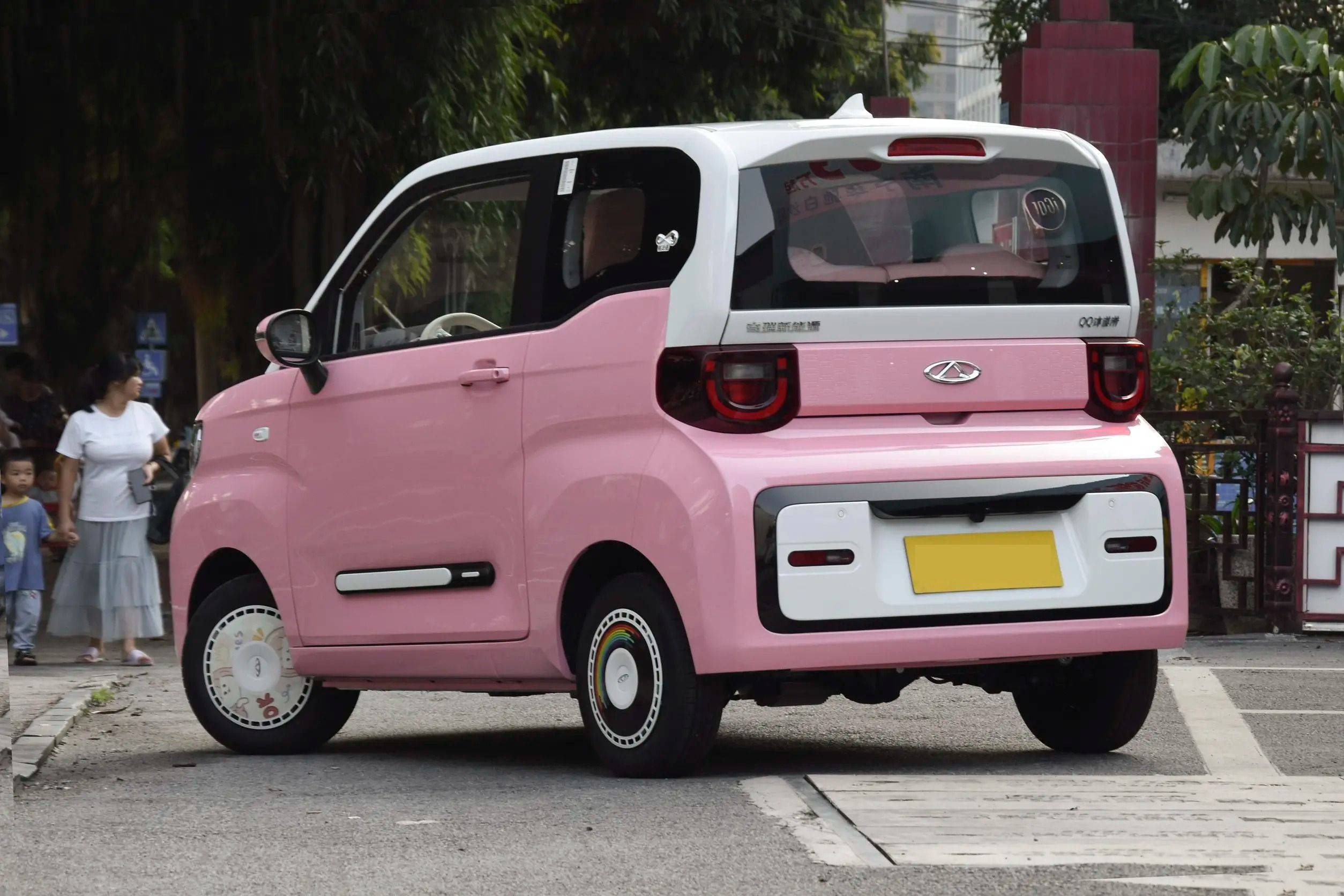 奇瑞qq冰淇淋桃欢喜,定位微型车,造型灵动