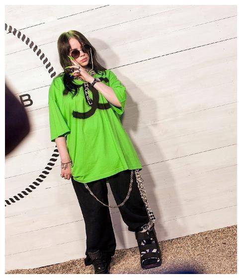 原创比莉艾利什的时尚果然不和常人同一频道奇葩穿搭只为博眼球