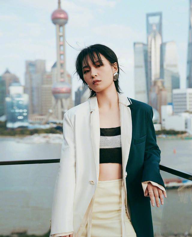 原创35岁周笔畅又美又飒前卫造型拍时尚大片气质妥妥hold住