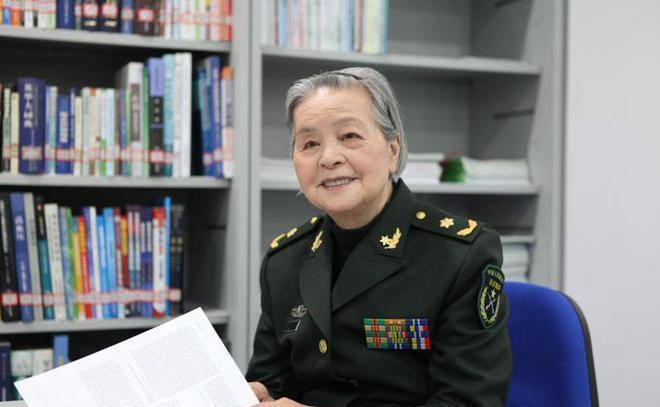 陳菊梅:47歲拔光所有牙齒,當兵61年,正軍級享受上將待遇_父母_女子