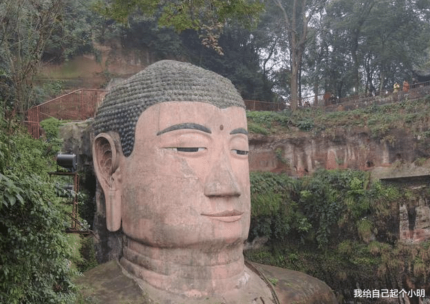 乐山大佛第4次闭眼，终于得知其中原因，镜头记录下过程