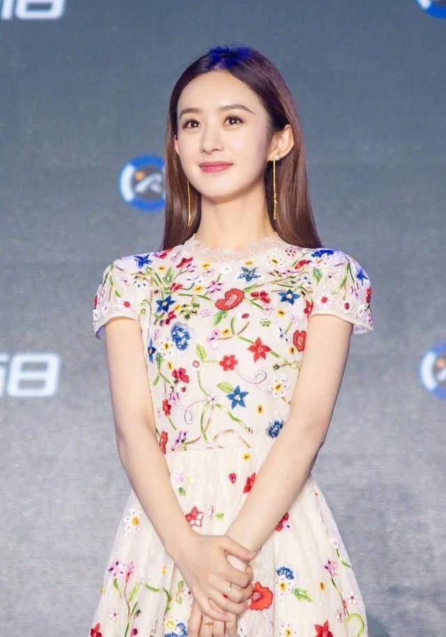 原创赵丽颖太可了碎花裙配长直发嫩得掐出水来美得不像话