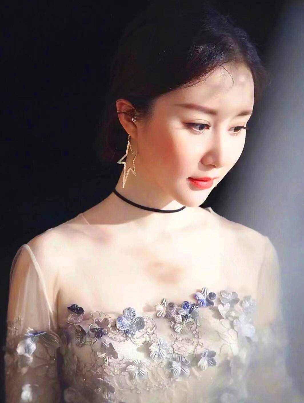 原创演员舒畅2022夏季31张穿搭多款式写真相片1张5岁时参演相片