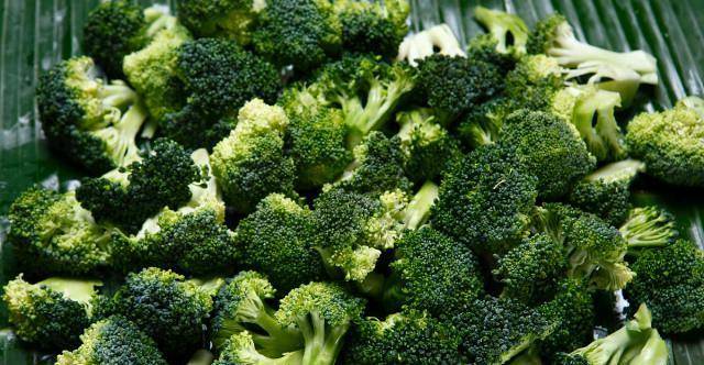 西兰花里有虫子 用清水洗等于吃虫卵 教你一招 虫卵乖乖跑出来 花梗 部分 方法
