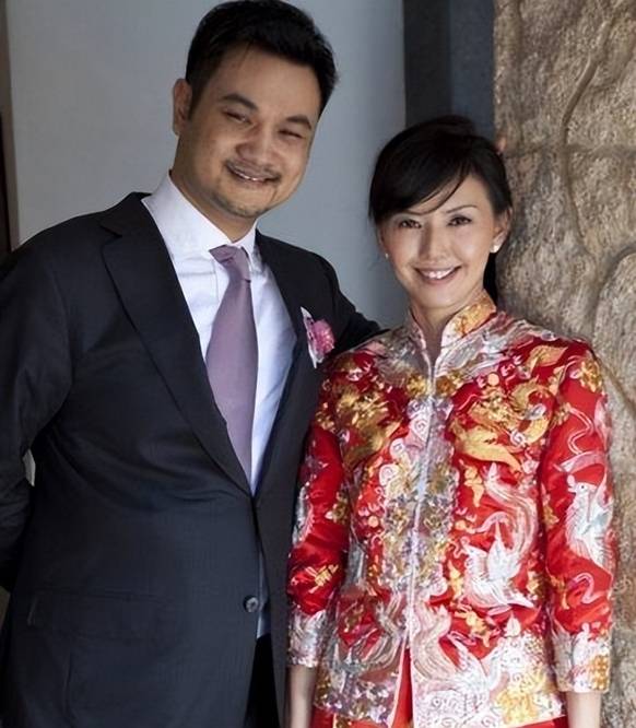 的女星,比起嫁入豪门,她们的爱情更让人安心_克里斯蒂娜_张茵_郭羡妮