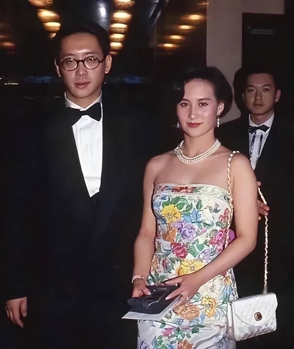 原创蓝琼缨去世后何超琼公开露面为祖业力挽狂澜已成功贷款161亿