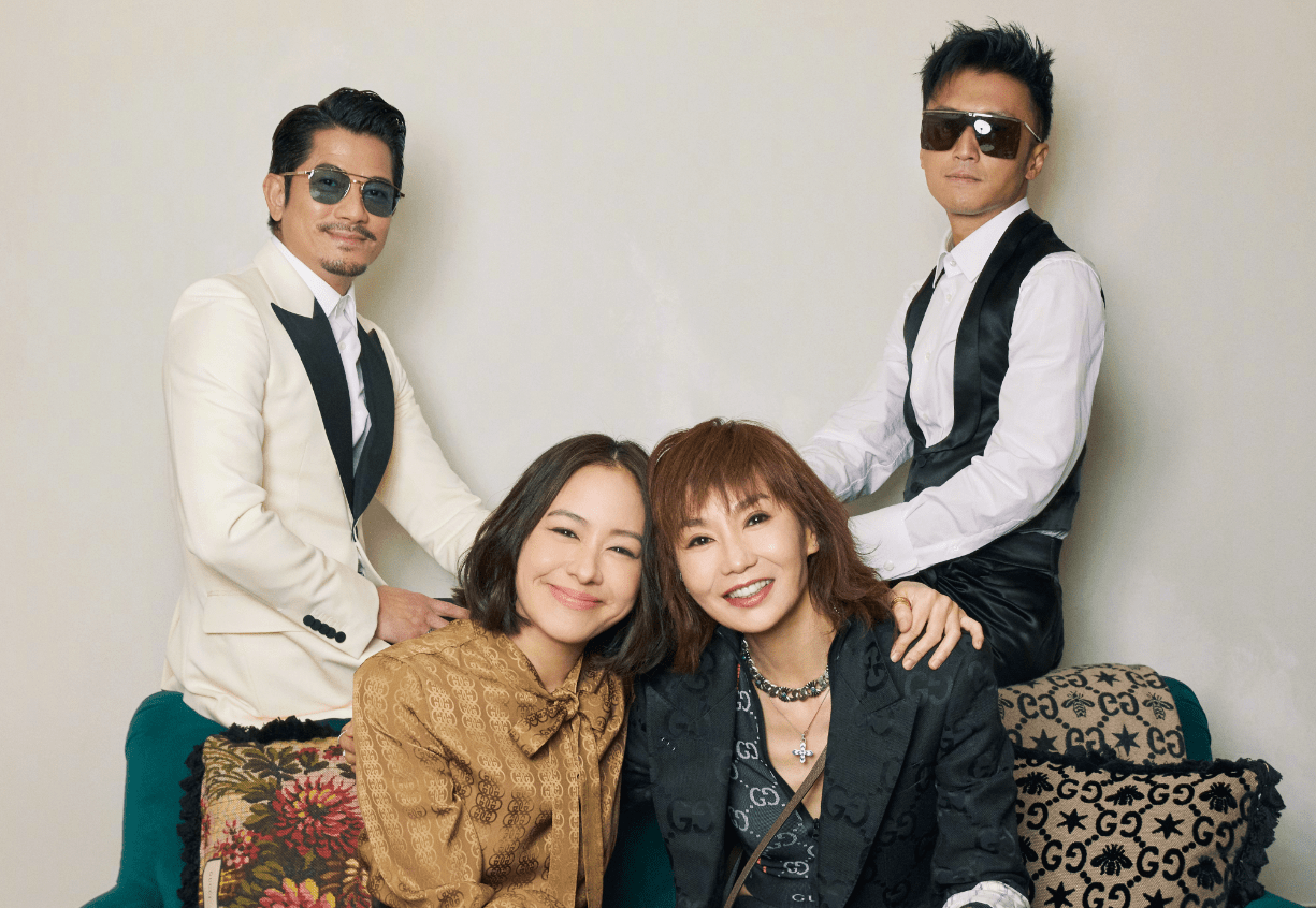 57岁的张曼玉洒脱随性,从摇滚歌手变身dj,与谢霆锋同框不显年纪