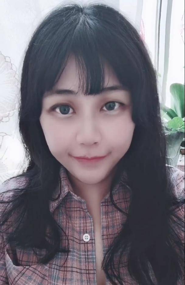 原创乔碧萝修图太过变锥子脸她被大家吐槽后回应表示不难看