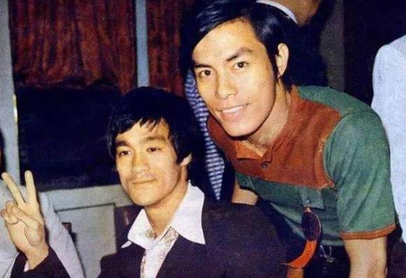 原创李小龙和武术指导黄家达一言不合大打出手黄家达是泰拳王可是