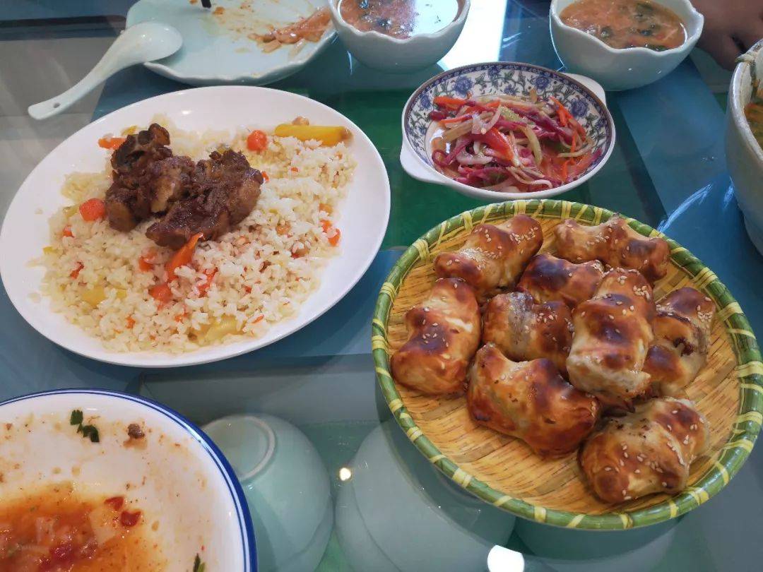 新疆旅游 —— 伊宁市的几处美食汇聚之地