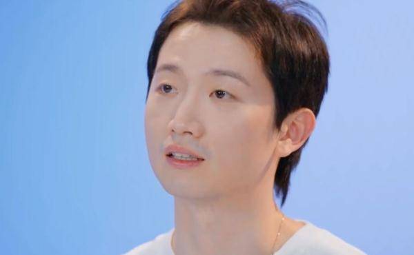 罗昊吐槽周扬青饭量大,以为唇膏是番茄酱,网友:不行就散了吧_节目