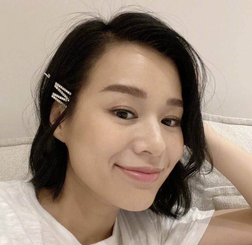 原创胡杏儿素颜照曝光40岁成黄脸婆太憔悴错失旧爱黄宗泽真遗憾