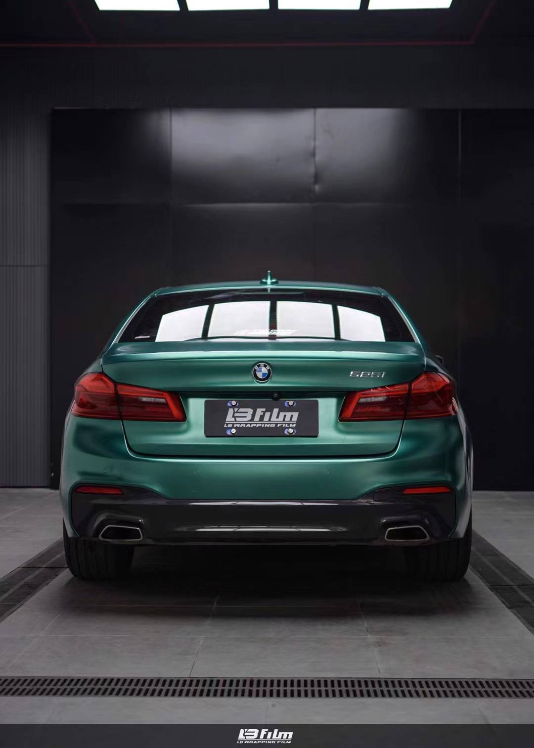 宝马5系lbfilm改色膜电光祖母绿,强烈金属质感