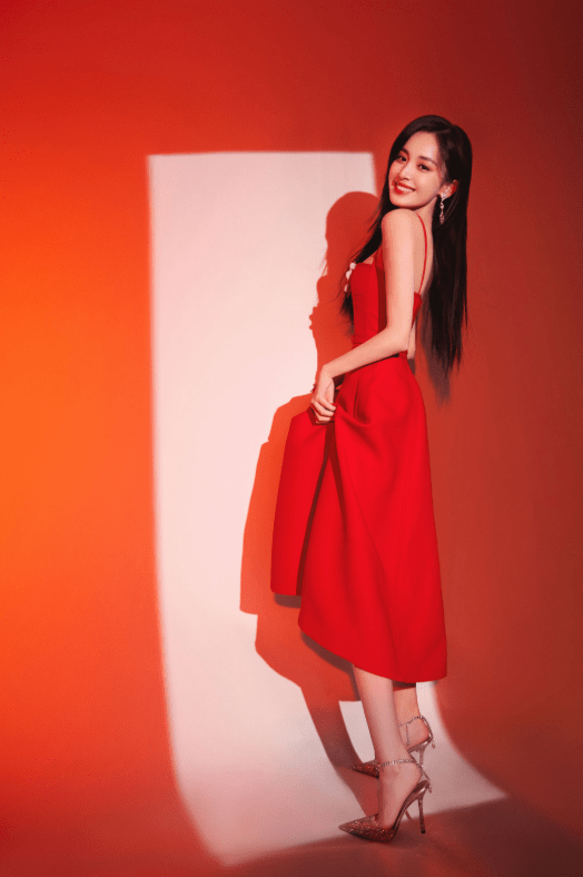 原创女明星红色礼服造型pk迪丽热巴时尚又时髦刘亦菲穿出少女感