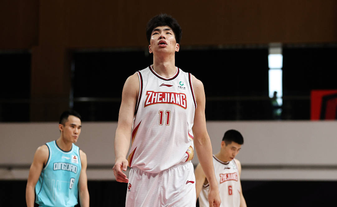 与此同时,球队221cm的中锋俞家豪将进一步冲击nba.