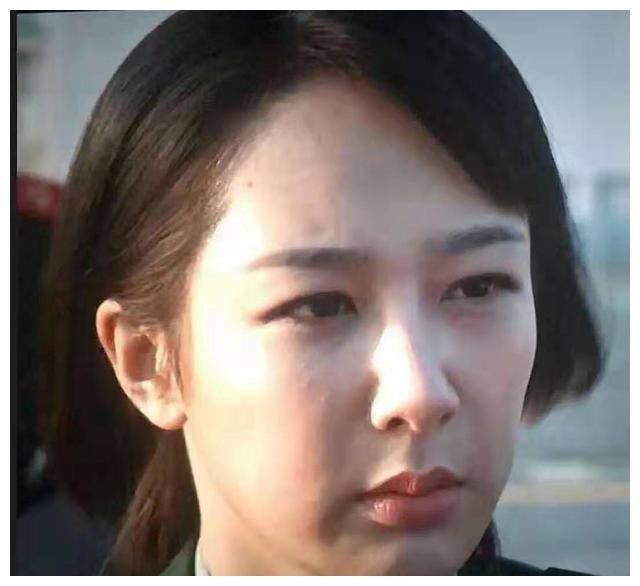 原创衣品开挂杨紫晒照又美又飒现颜值巅峰谁还敢说脸僵