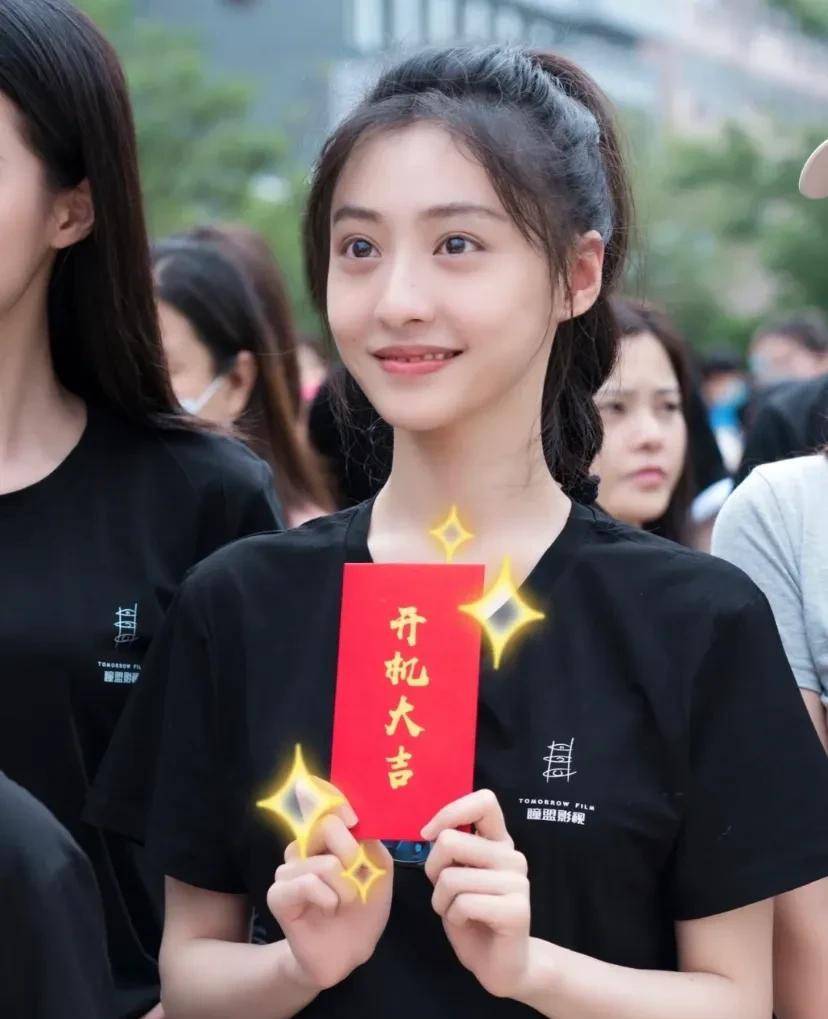 00后小花胡连馨