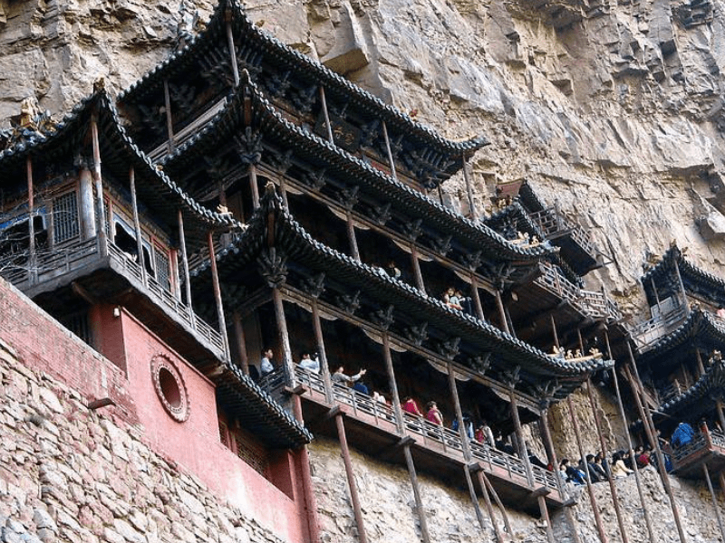 藏在河北石家庄的悬空寺，已存在千年历史，如今游客往来不绝