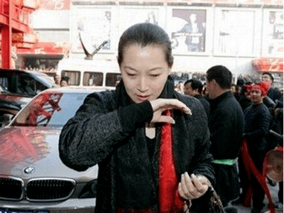 可是葛淑珍,直到现在都没有再婚过.