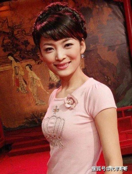 她是著名美女主持人,嫁给小1岁公司老总,如今43岁婚姻很幸福_马滢