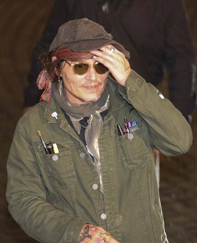 58岁约翰尼德普新照流出,面容憔悴气势不再,网友:想念杰克船长_照片