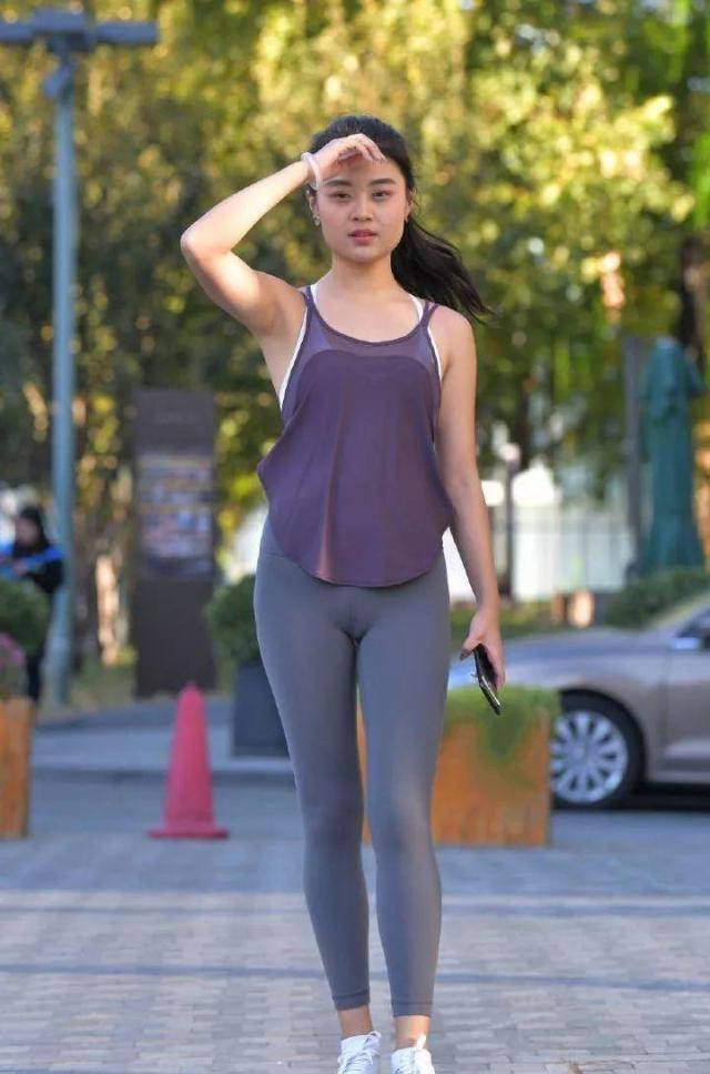 街头流行的"无痕裤",穿着修身又时髦!_气质_女性_身材