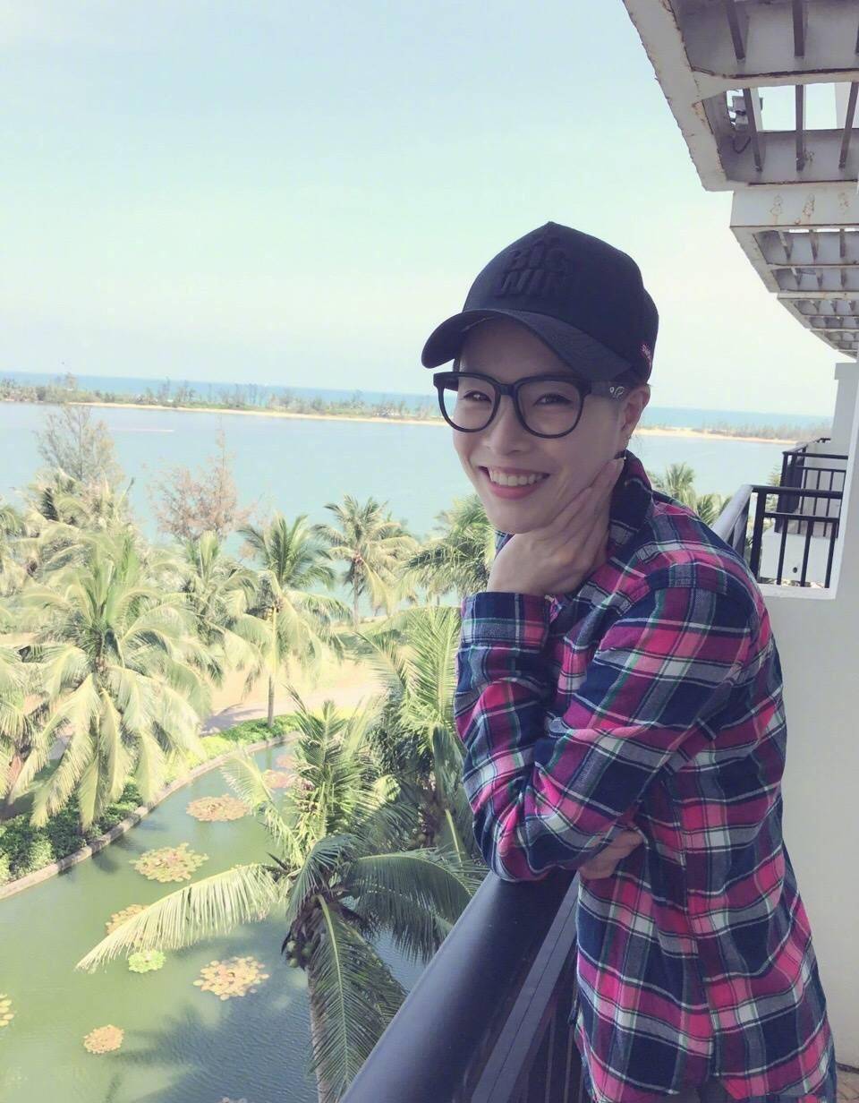 原创吴敏霞美得很低调素颜出镜状态好穿礼服身材更优秀