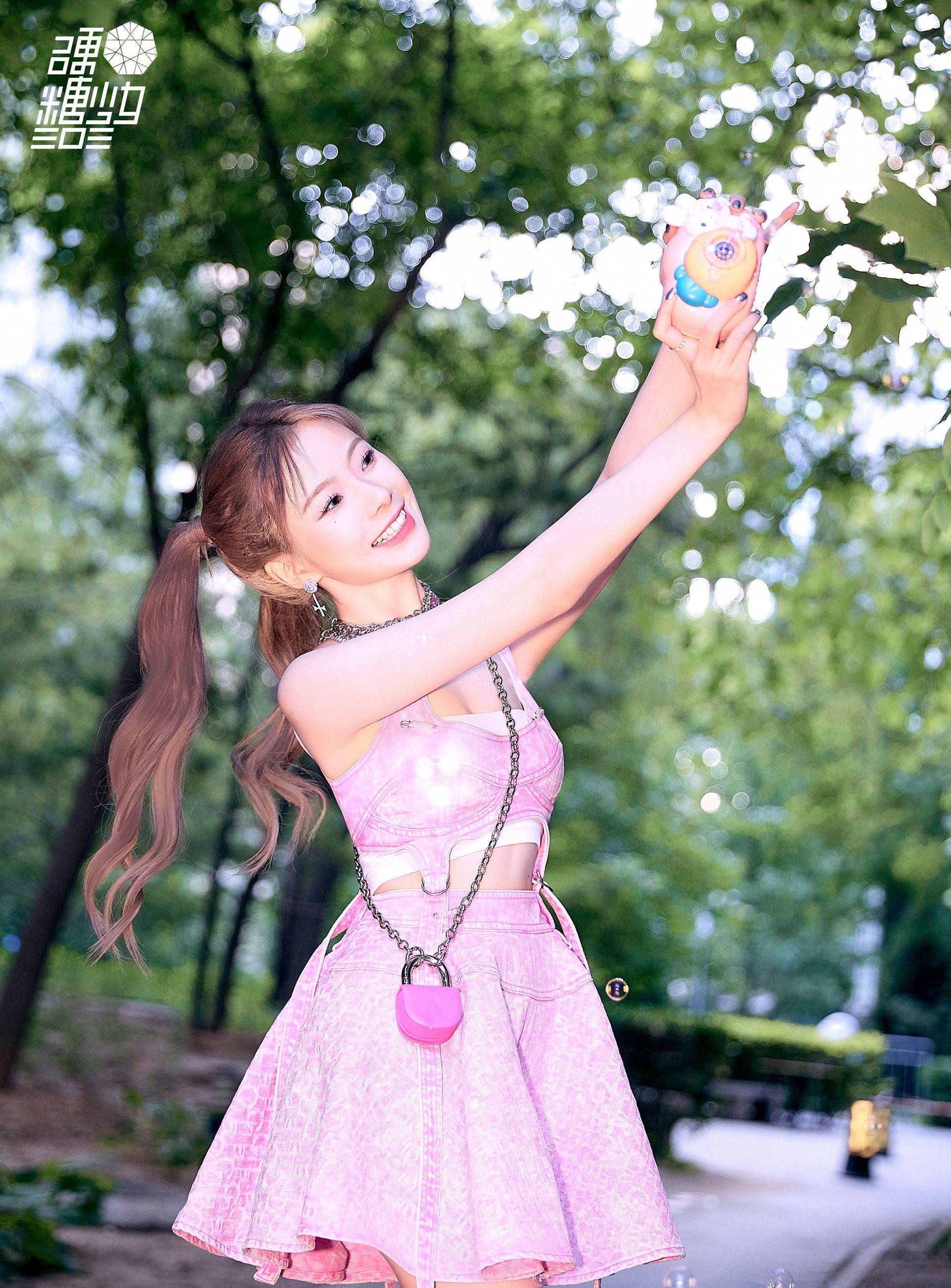 硬糖少女粉红色短裙青春活泼写真
