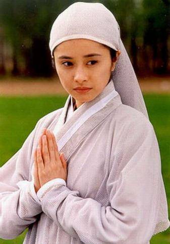 原创最美尼姑何美钿出道20年0绯闻年过半百还如少女