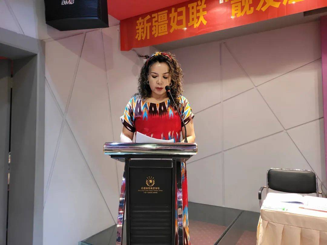 学员代表热孜宛古丽·麦提图尔荪讲述了自己的创业故事并表示:"在2021