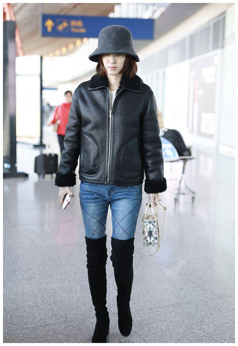 原创王丽坤这回够霸气双腿细的塞不满长筒靴可近1米8腿够真实