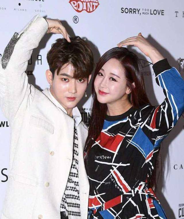 43岁咸素媛与小18岁老公甜蜜秀恩爱,产后一个月便恢复身材,服!