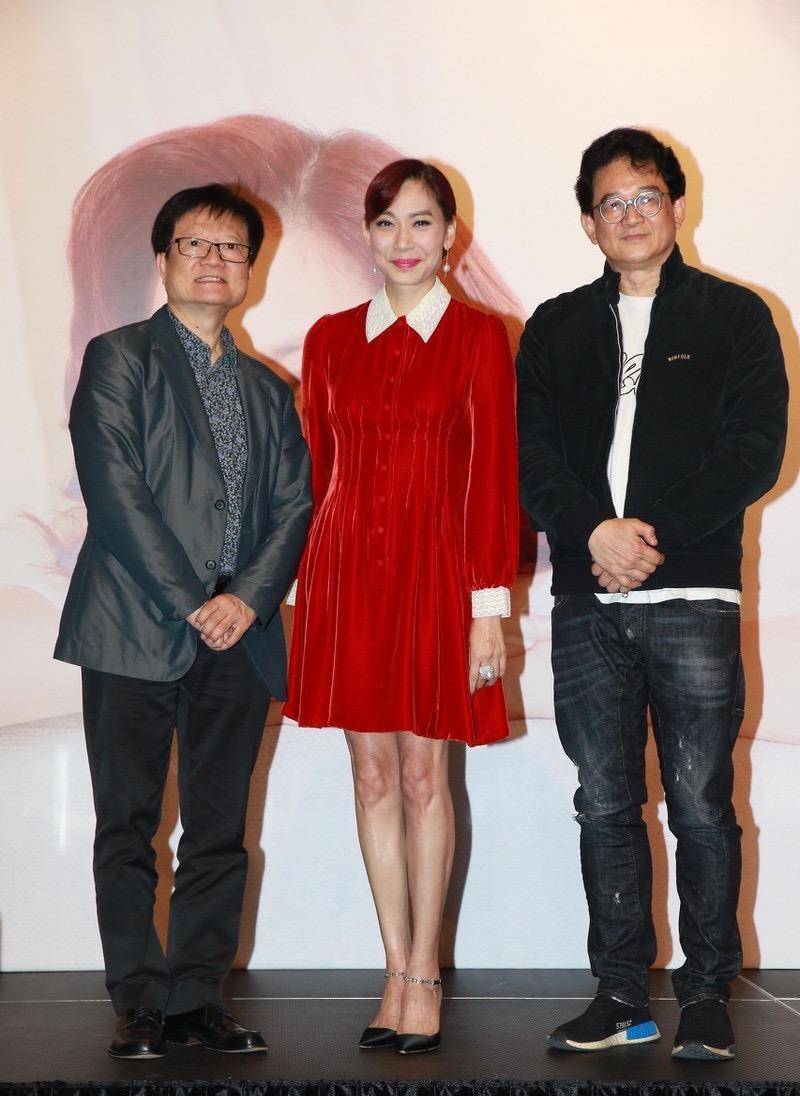 原创邝美云气质绝了大红色连衣裙被她穿出高级感时髦洋气又减龄