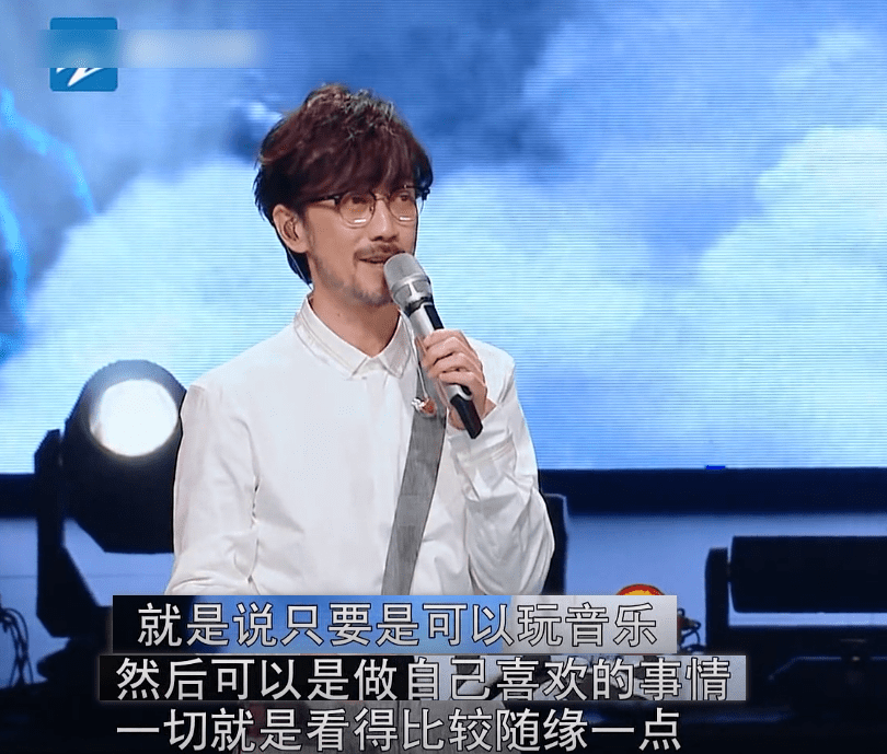 原创复盘孟美岐点评周传雄事件看出综艺圈的奇妙现象