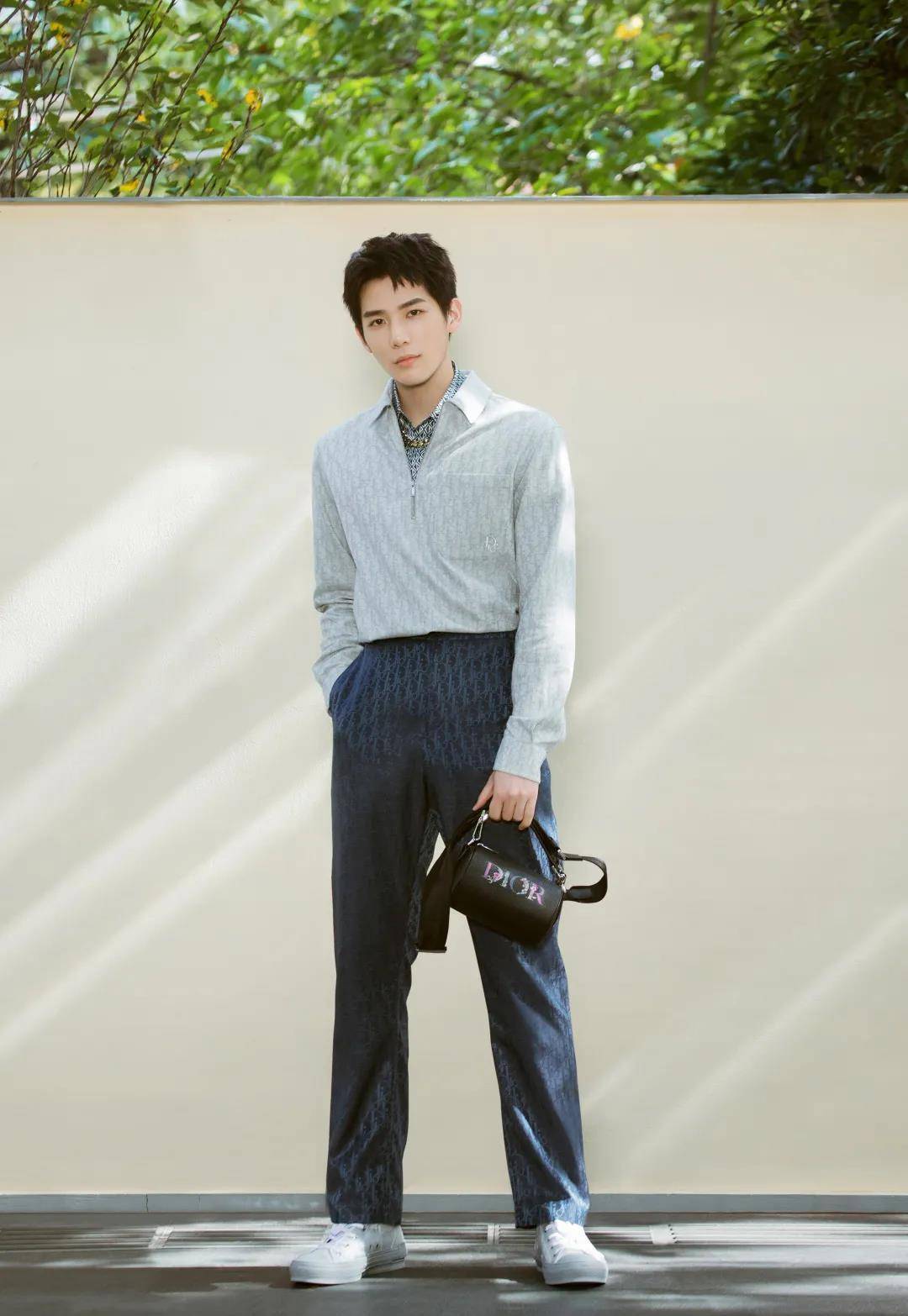 原创王安宇诠释迪奥2022男装系列尽显男性优雅魅力