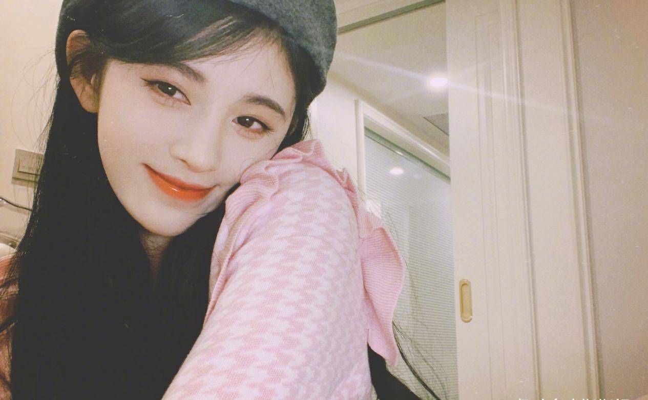 原创秋日女友上线鞠婧祎近照曝光可盐可甜少女感十足