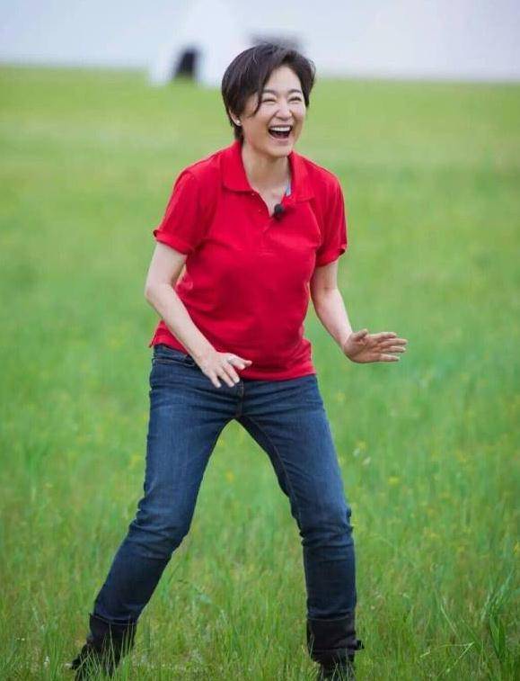 原创林青霞大胆晒素颜照面对衰老一点都不遮掩哪像是65岁样