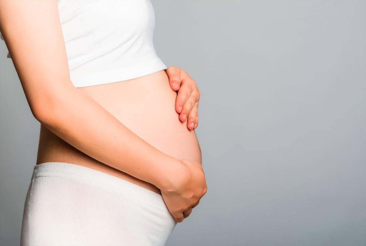 早孕反应是从孕吐开始的？看孕酮、HCG、胎心,也能了解胎儿发育
