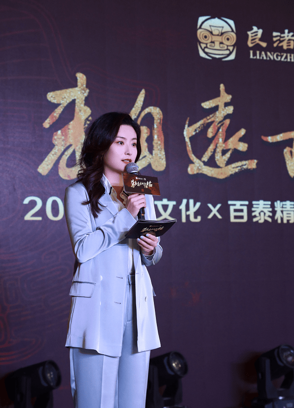 淡蓝色西装穿搭淡蓝色西装也很有魅力,淡蓝色可以弱化西装的正装气息